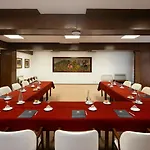 Center מלון 4*