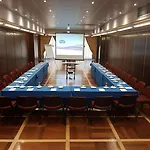Center מלון