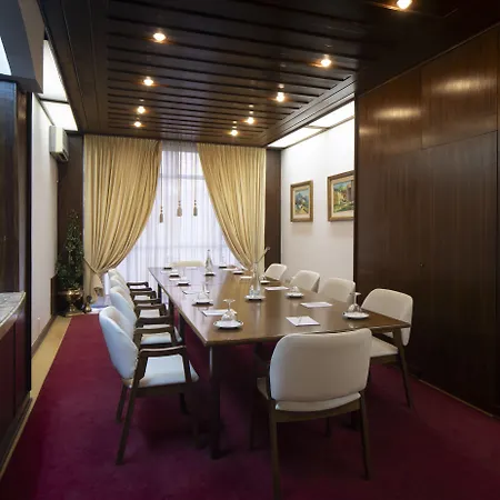 Hotel Center 4*