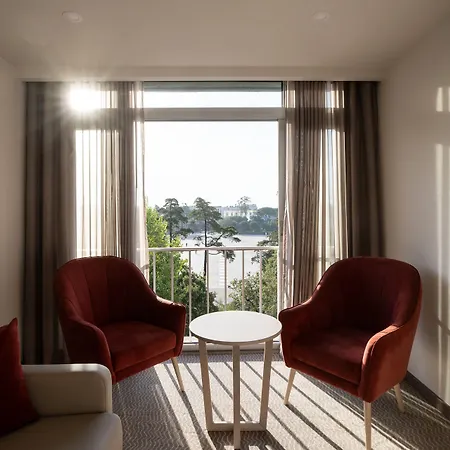 Ξενοδοχείο Center 4*