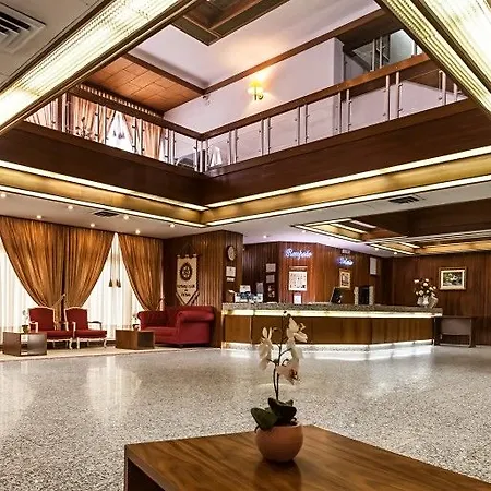 Hotel Center 4*