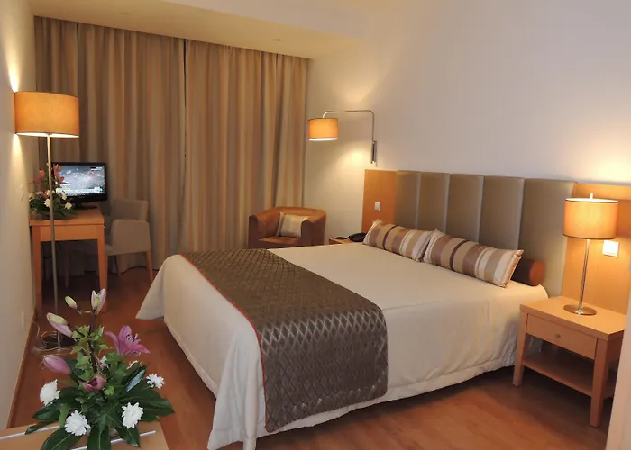 Center מלון